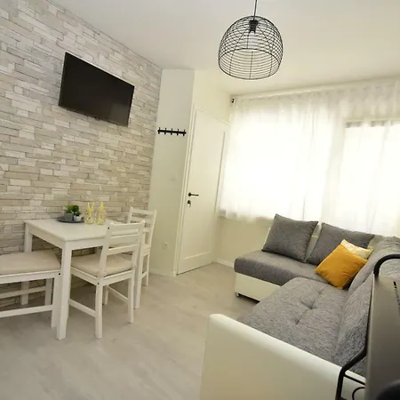 Apartment Fjaka *